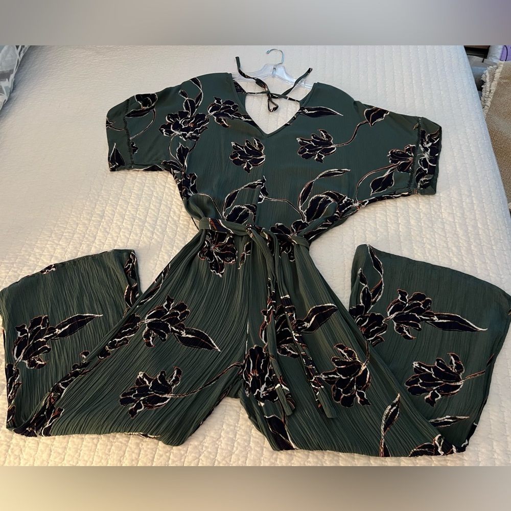 Women's Dark Green Tie-Belt Floral Jumpsuit